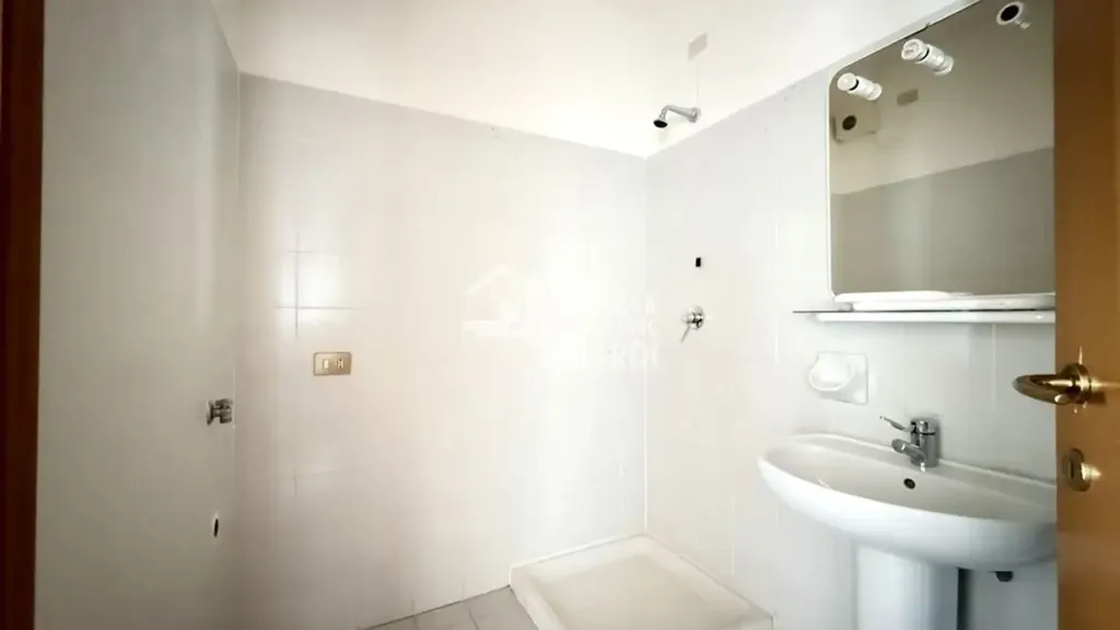 Vannitoad - Bright 3-Bedroom Apartment with Terrace in Faenza