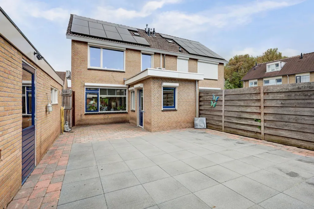 Välivaade - Two-Storey House with Garden in Almelo