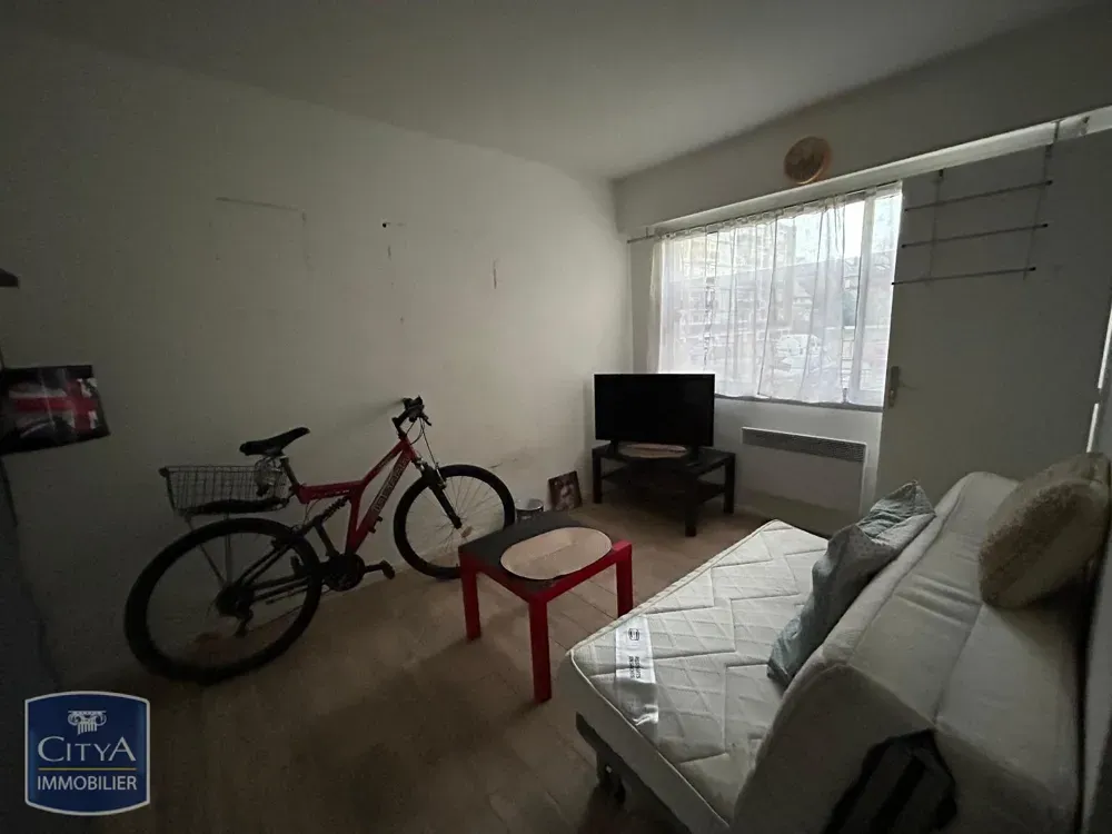 Chambres - Studio Calme avec Interphone à Sedan