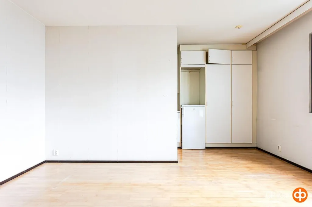 Pièces - Apartment with Balcony in Quiet District