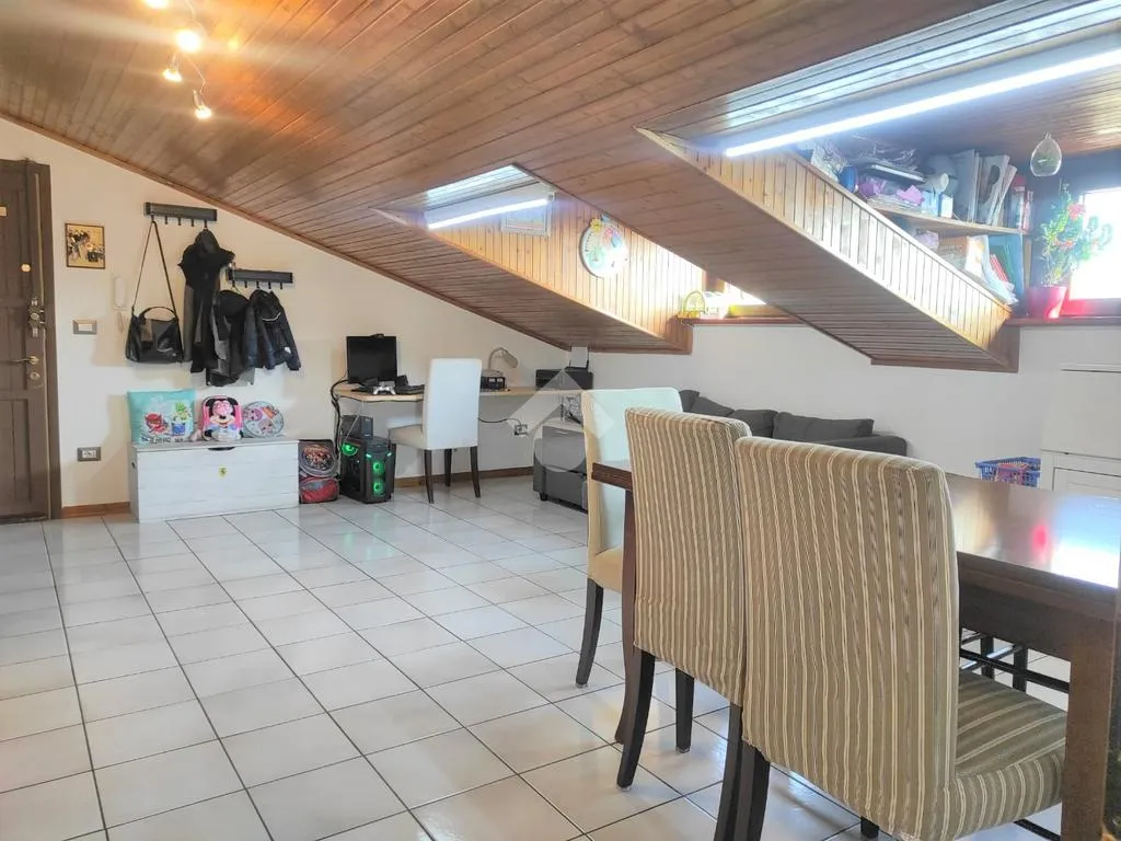 Sala da pranzo - Mansard Trilocale with Balcony in Serramazzoni