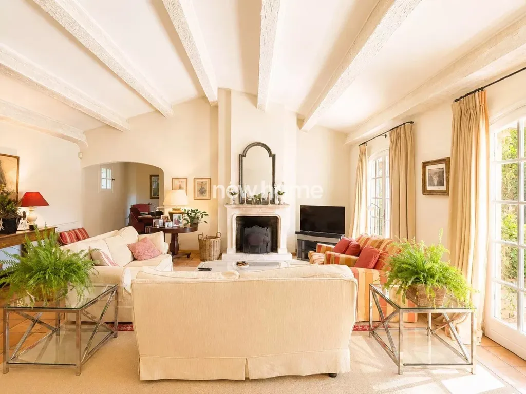 Séjour - Villa avec Piscine Chauffée à Valbonne