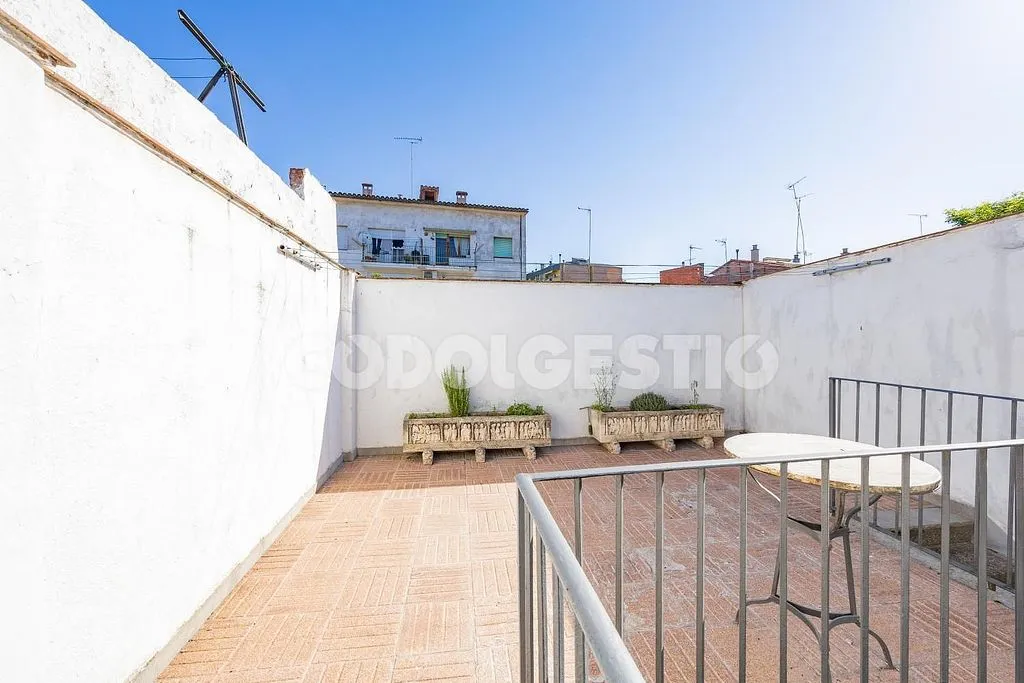 Terrass - Three-Bedroom House with Terrace in Torelló