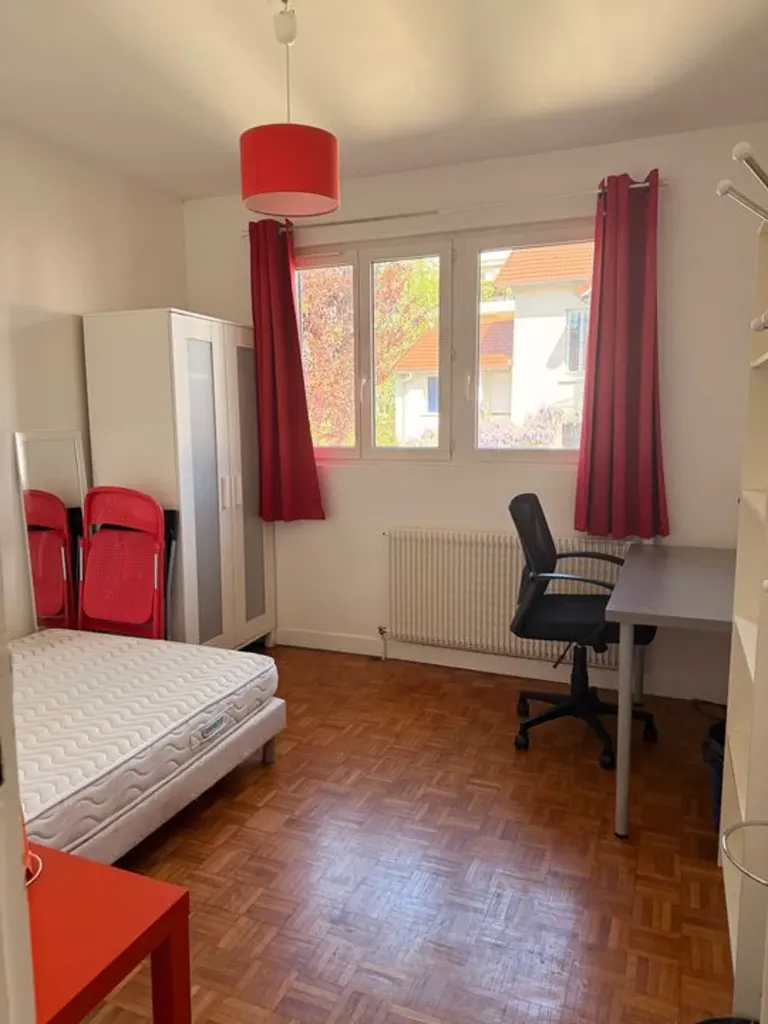 Chambres - Chambre Meublée pour Étudiants à Antony