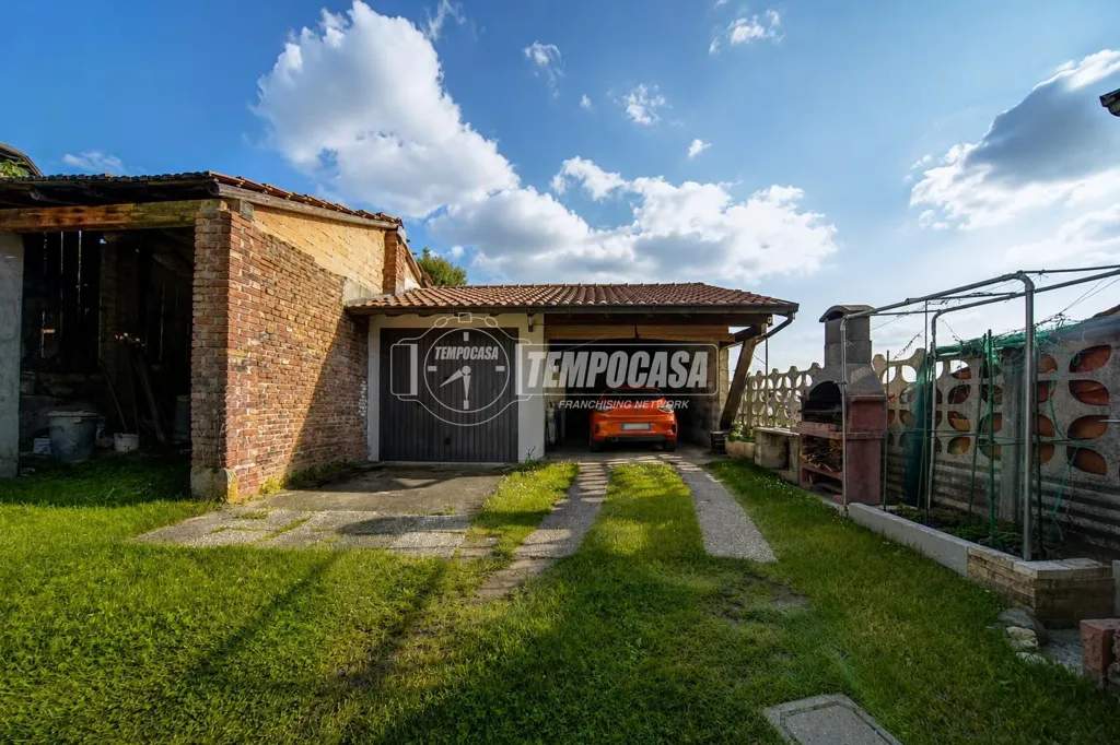 Aed - Semi-Detached House with Garden in Sumirago
