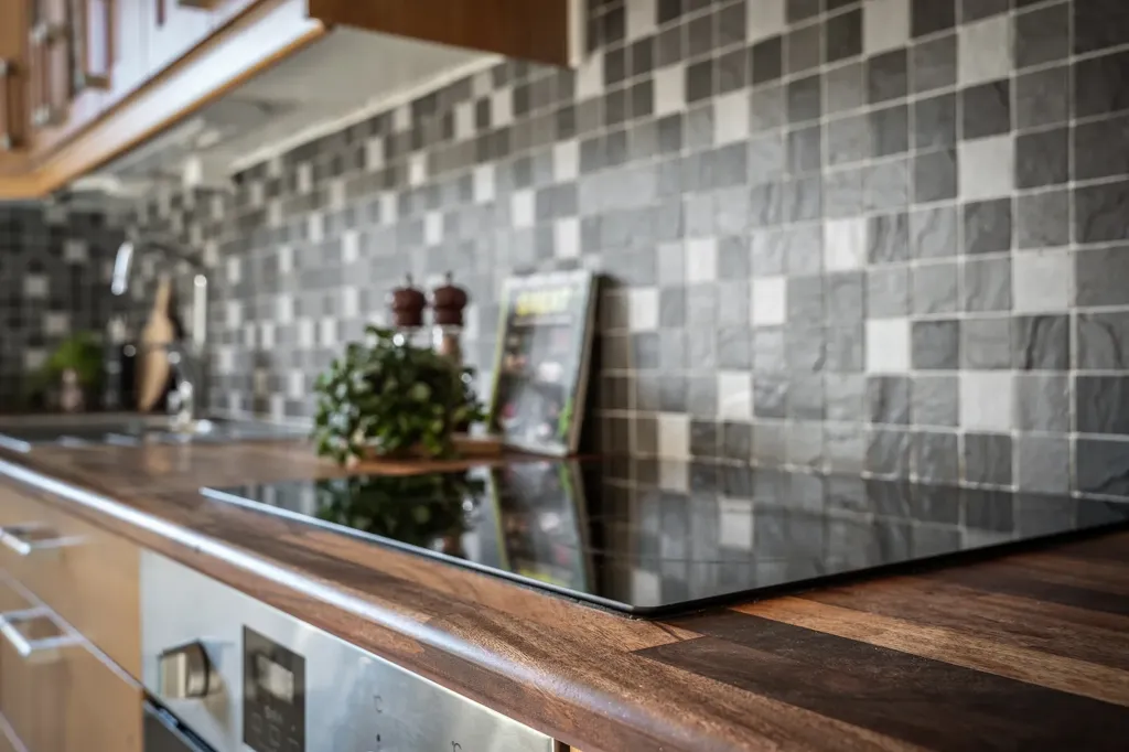 Cucina - Modern Two-Bedroom Flat with Large Windows in Majorna