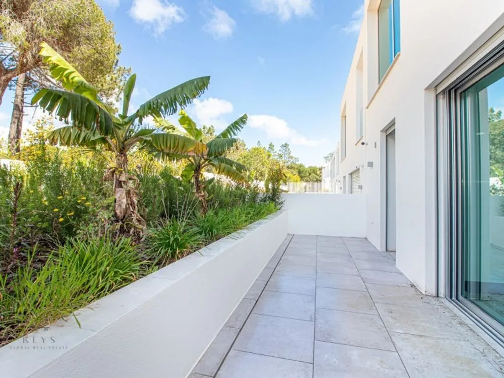 Terrass - Contemporary Villa with Infinity Pool in Vilas Alvas