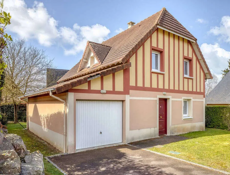 Exterior - 5-Bedroom House with Garden in Quiet Area