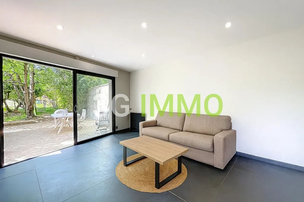 Séjour - Maison Atypique avec Grand Jardin au Centre de Dennemont