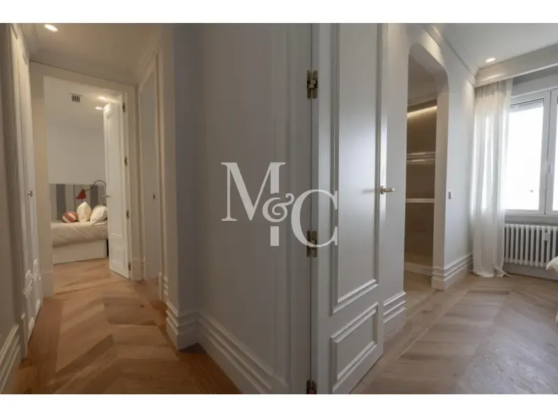 Esik - Penthouse with 360° Views in Goya, Madrid