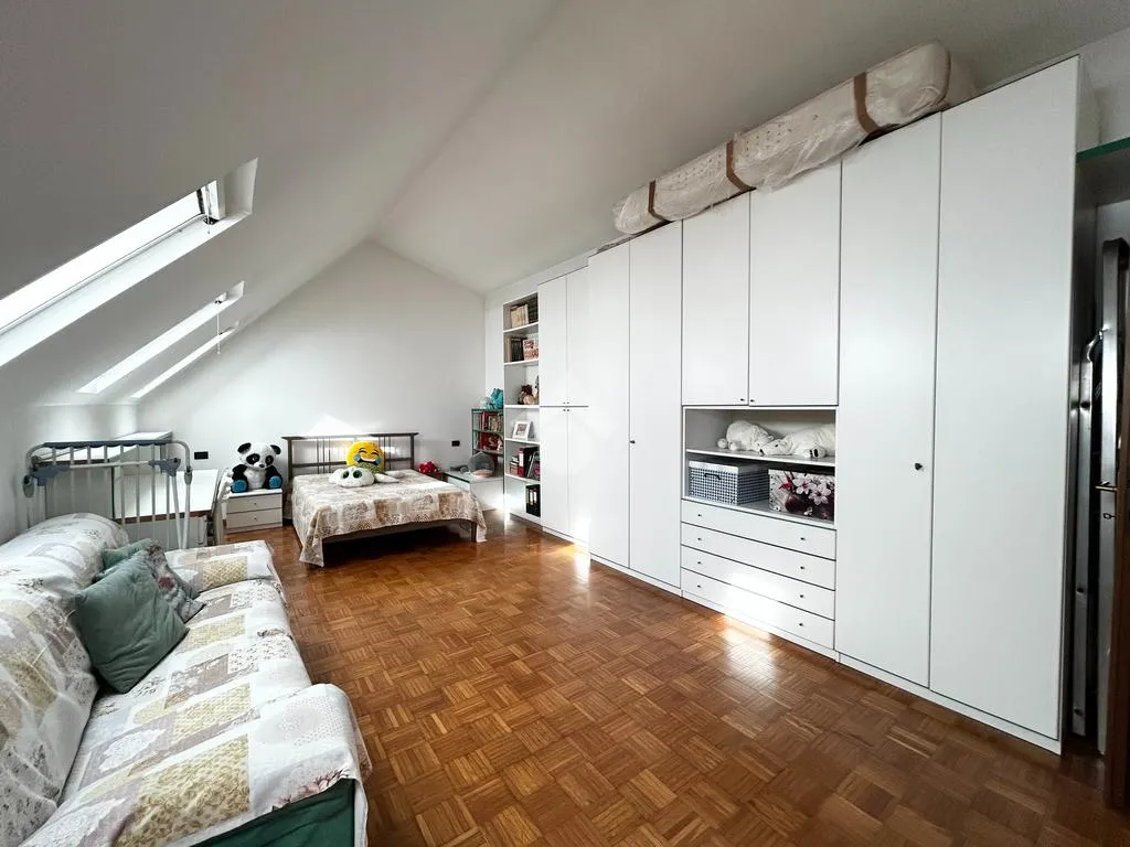 Pièces - Four-Room Apartment with Pool in Settimo Milanese