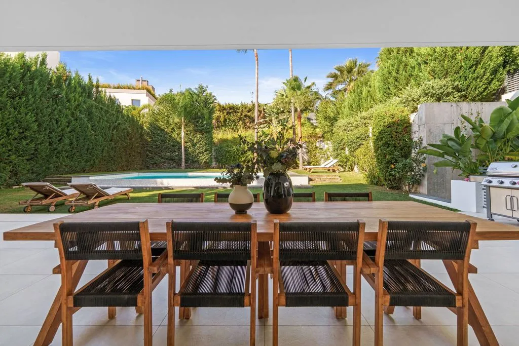 Terrasse - Contemporary Villa with Pool in Nueva Andalucía