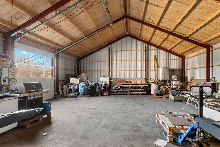 Pièces - Mixed-Use Property with Workshop in Rural Area