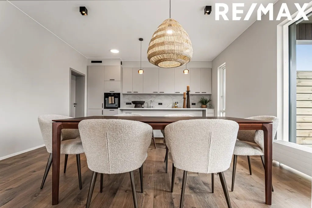 Salle à manger - 5-Bed Apartment with Balcony in Álftanes