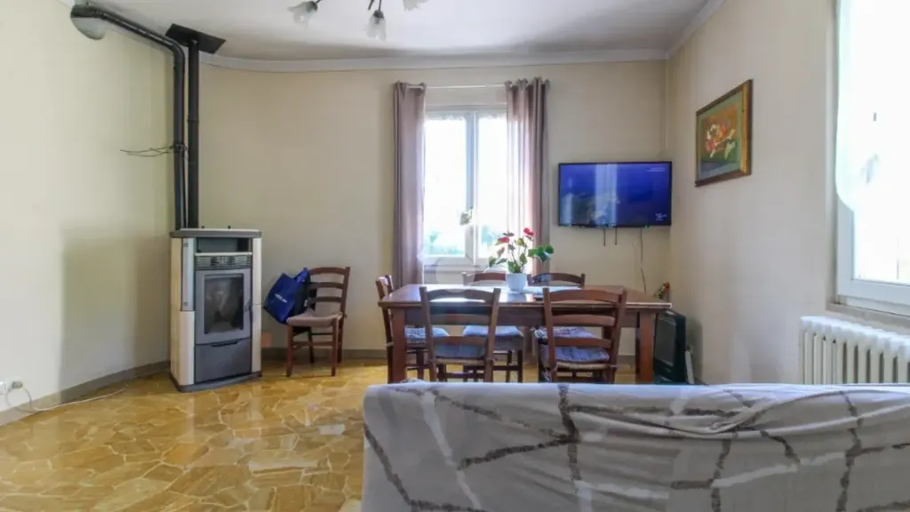 Söögituba - Bifamiliar Villa with Garden in Barghe