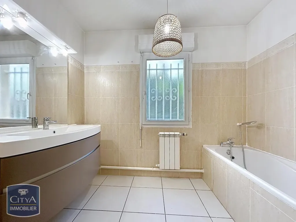 Vannitoad - Ground Floor Apartment with Terrace in Nîmes