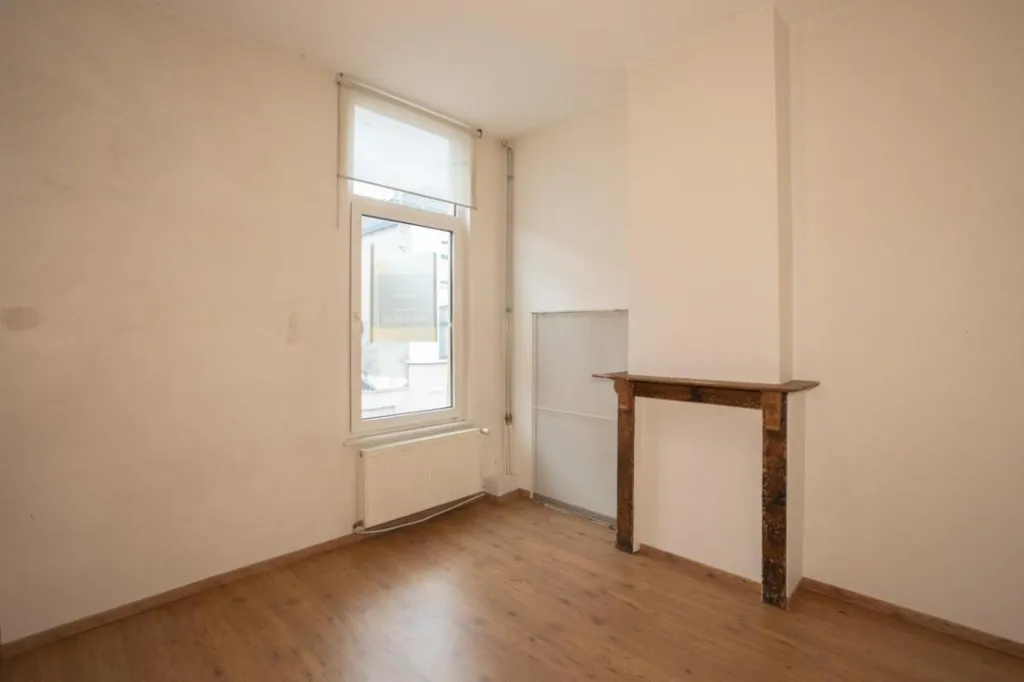 Pièces - Appartement de 2 Façades avec Visite Virtuelle à Proximité de la Gare