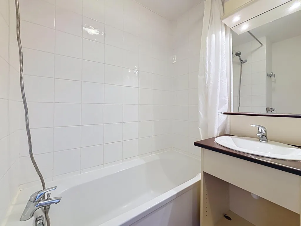 Salles de bain - Studio avec Terrasse et Vue près du Centre