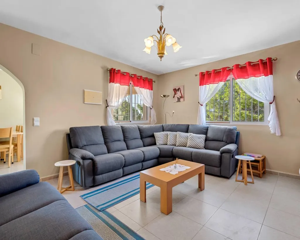 Elutuba - Seven-Bedroom Villa with Pool in Ciudad Quesada