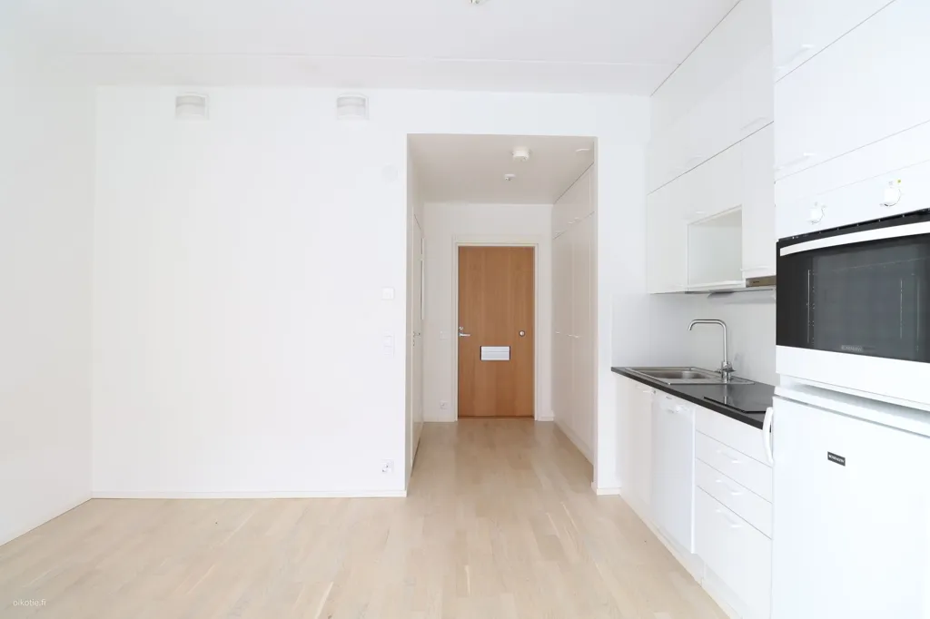 Köök - Modern Studio with Balcony in Kivistö
