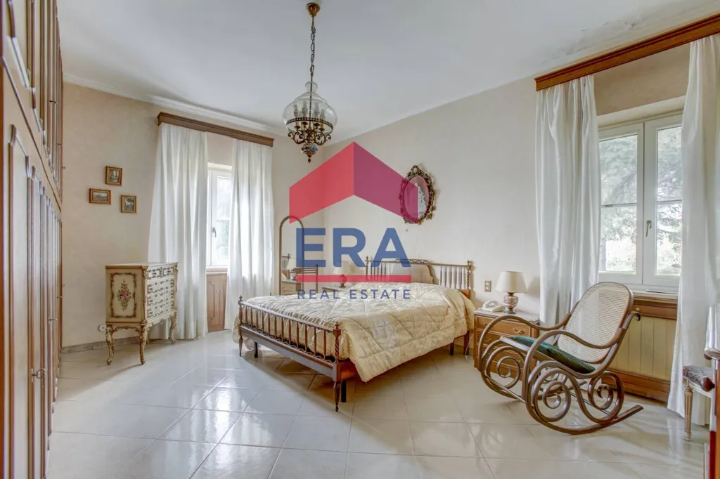 Chambres - Villa with 4.5-Hectare Park in Ardea