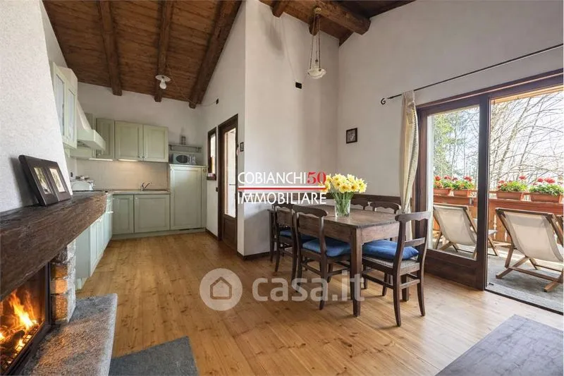 Salle à manger - Chalet with Lake View in Caprezzo