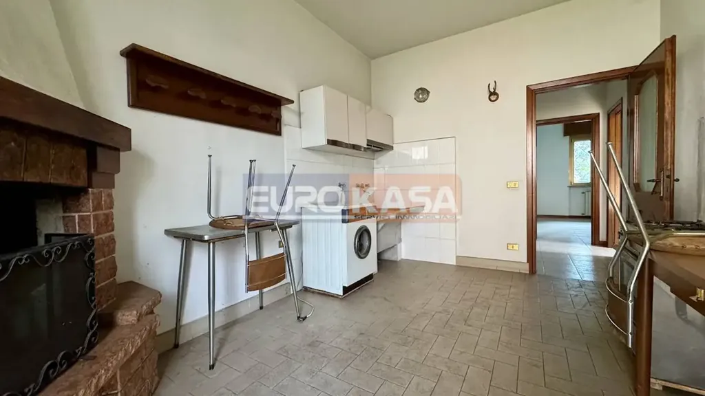 Cuisine - Villa with Garden in Osio Sopra