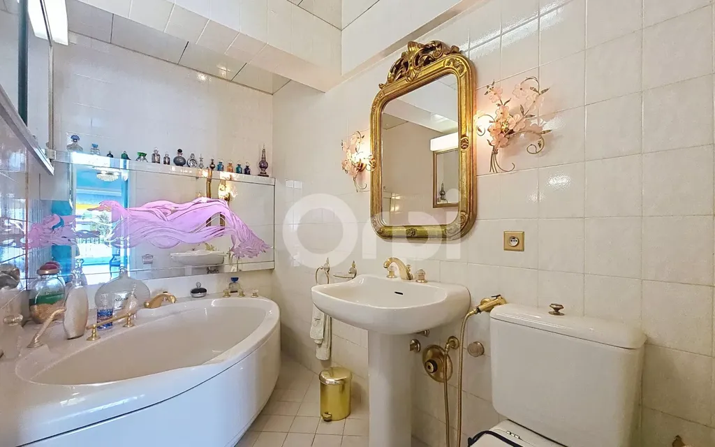 Vannitoad - Spacious Apartment with Sea View in Juan-les-Pins