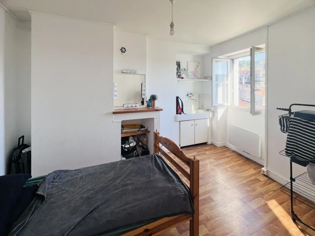 Magamistoad - Bright 3-Bedroom Apartment in Vienne Centre