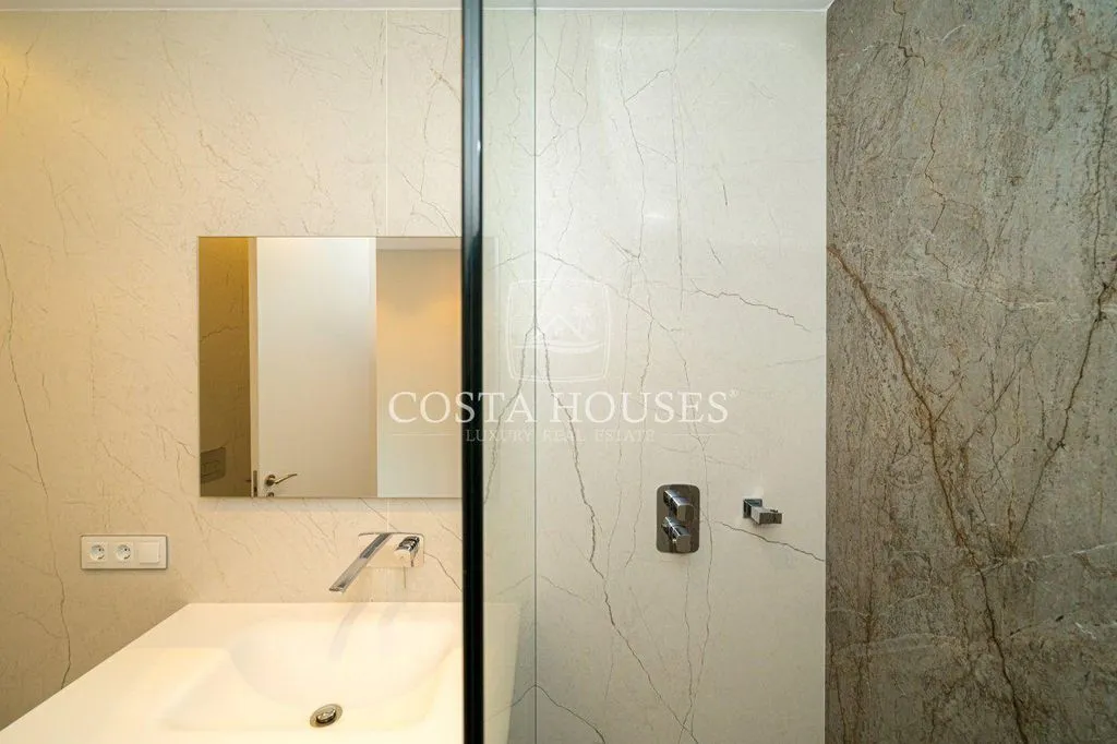 Bathrooms - Luxury Penthouse with Sea View in Benidorm