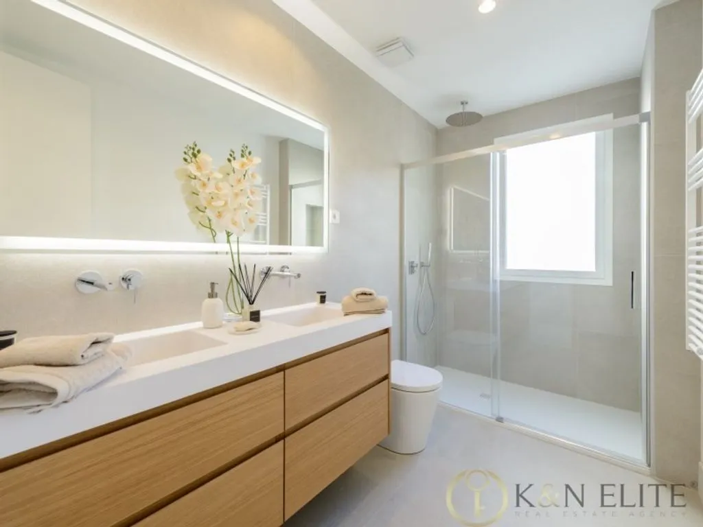 Salles de bain - Luxury Flat with Home Automation in Almagro, Madrid