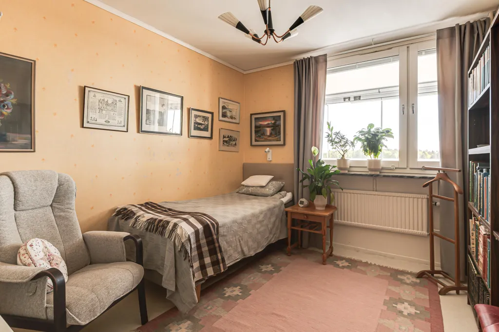 Magamistoad - Apartment with Balcony View in Popular Area