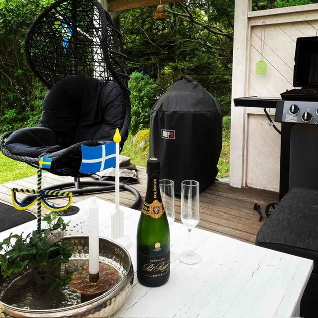 Terrazza - Charming Cottage with Forest Glade in Ängsholmen