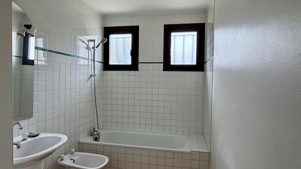 Salles de bain - Maison avec jardin et garage à Savonnières