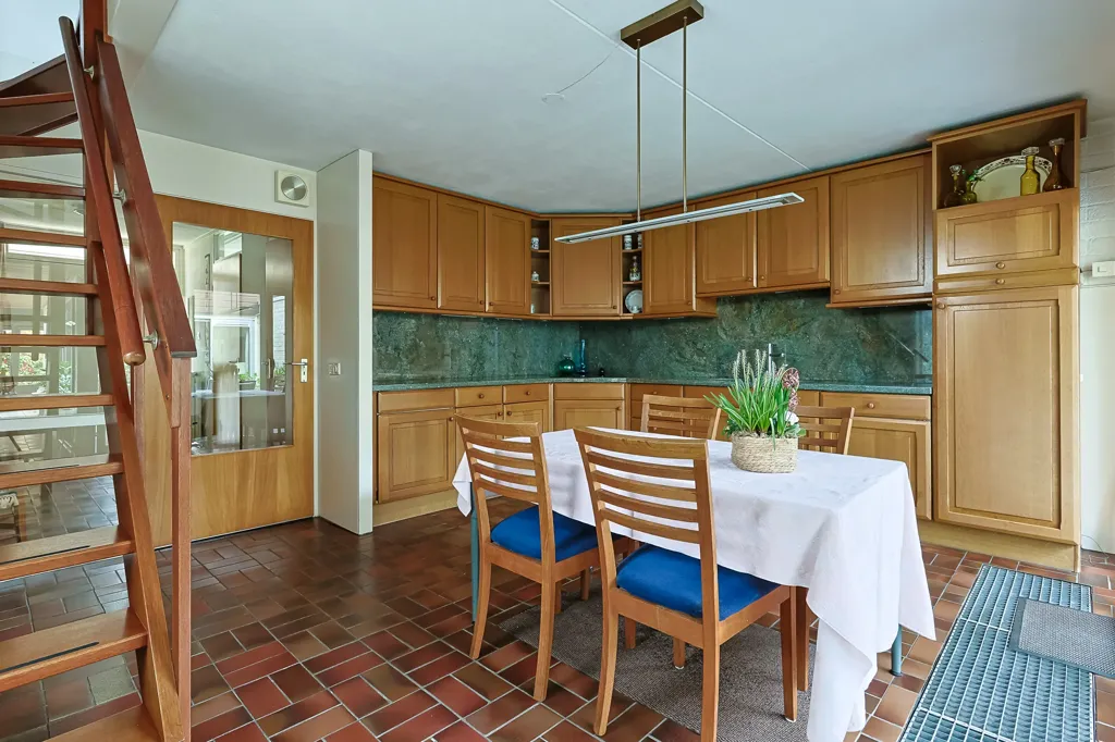 Söögituba - Playfully Designed Corner Home with Patio in Leiderdorp