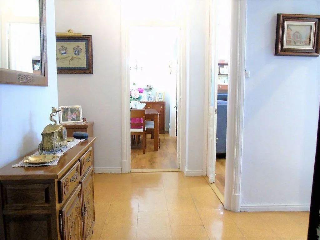 Entrée - Historic Apartment with Balcony in City Centre