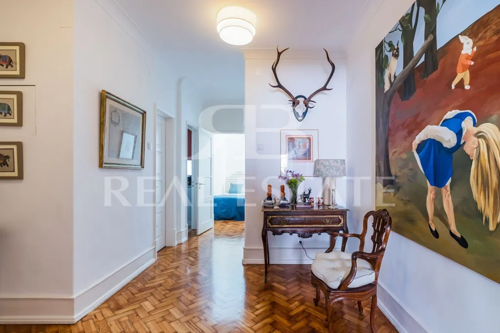 Hallway - Renovated Apartment with River View in Restelo