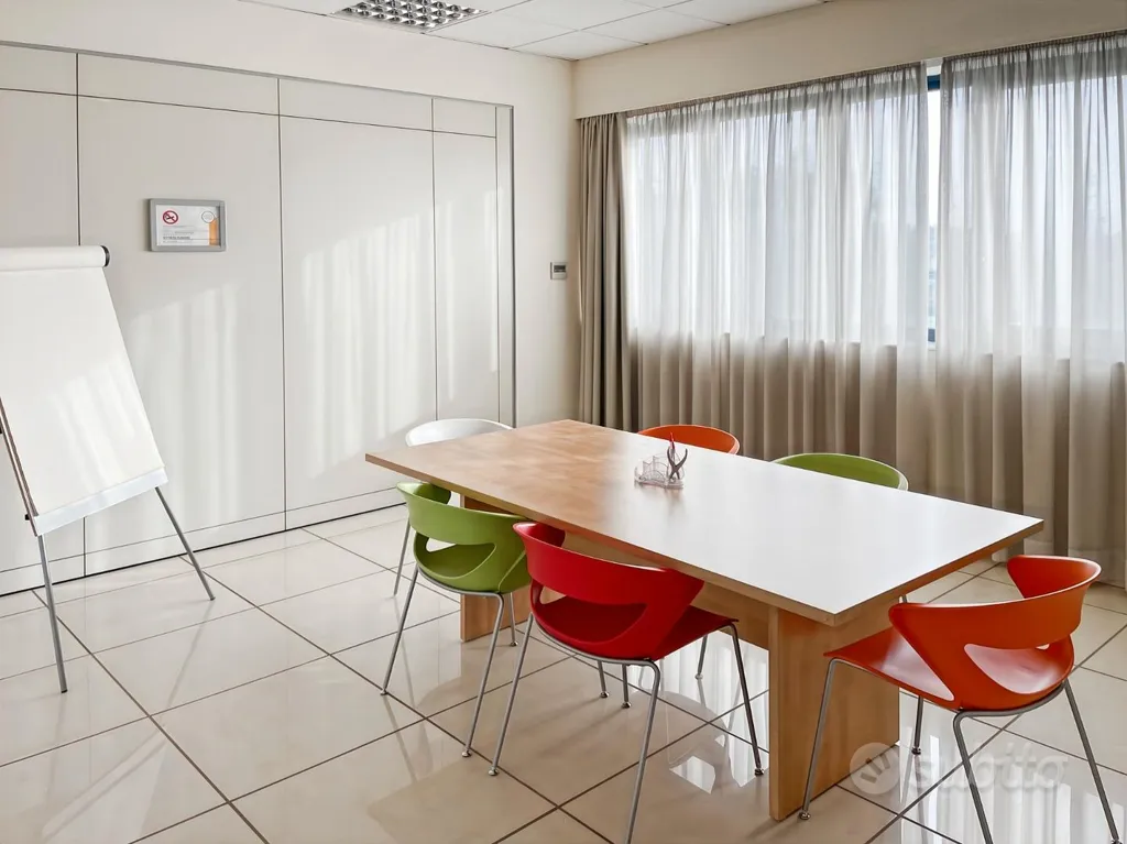 Salle à manger - Flexible Office Space for 10 in Salerno