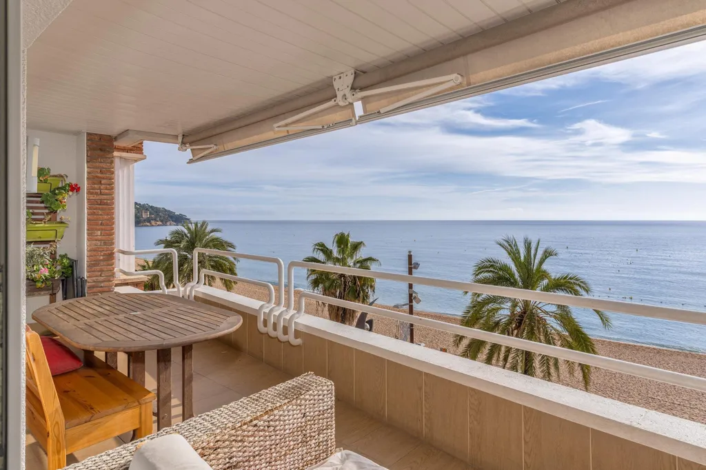 Rõdu - Beachfront Luxury Apartment in Lloret de Mar