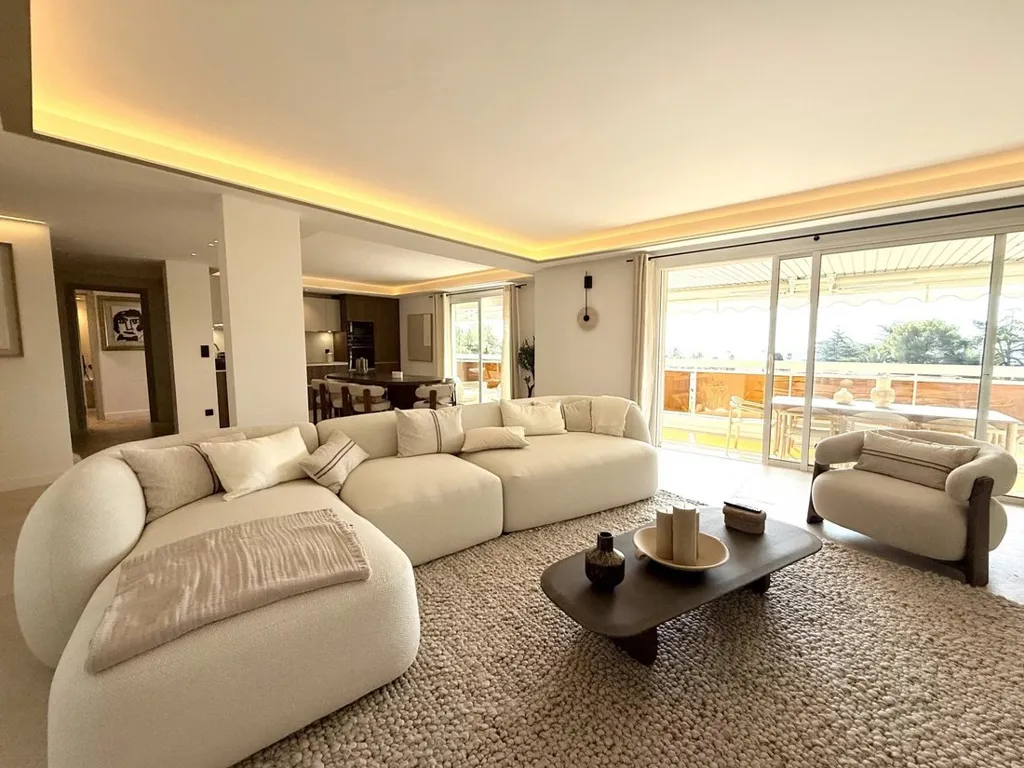 Séjour - Appartement Panoramique Vue Mer sur le Dernier Étage à Cannes