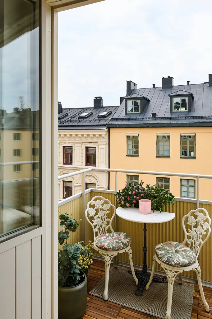 Rõdu - Apartment with East-Facing Balcony in Söder