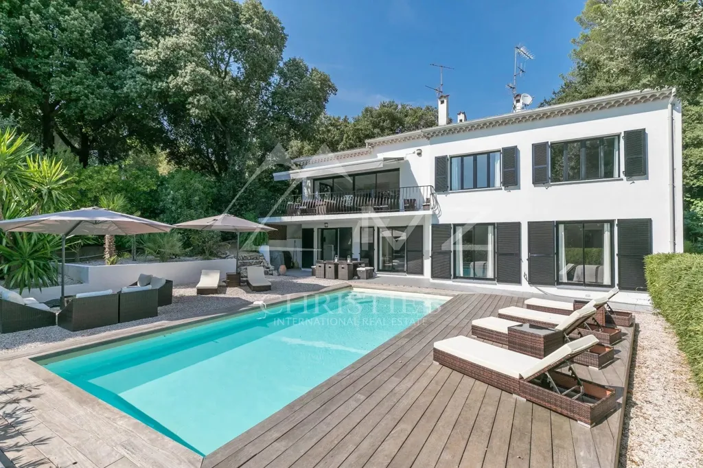 Piscine - Villa Moderne avec Piscine à Cannes