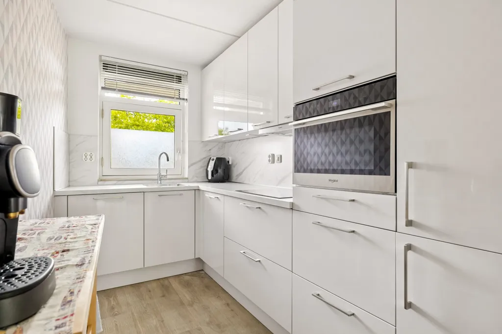 Köök - Modern Flat with Balcony in Almere