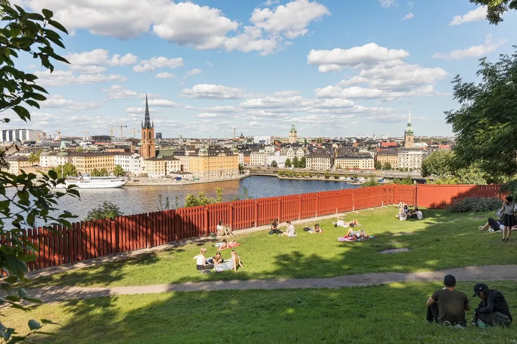 Apartment with Two-Aspect Light on Södermalm