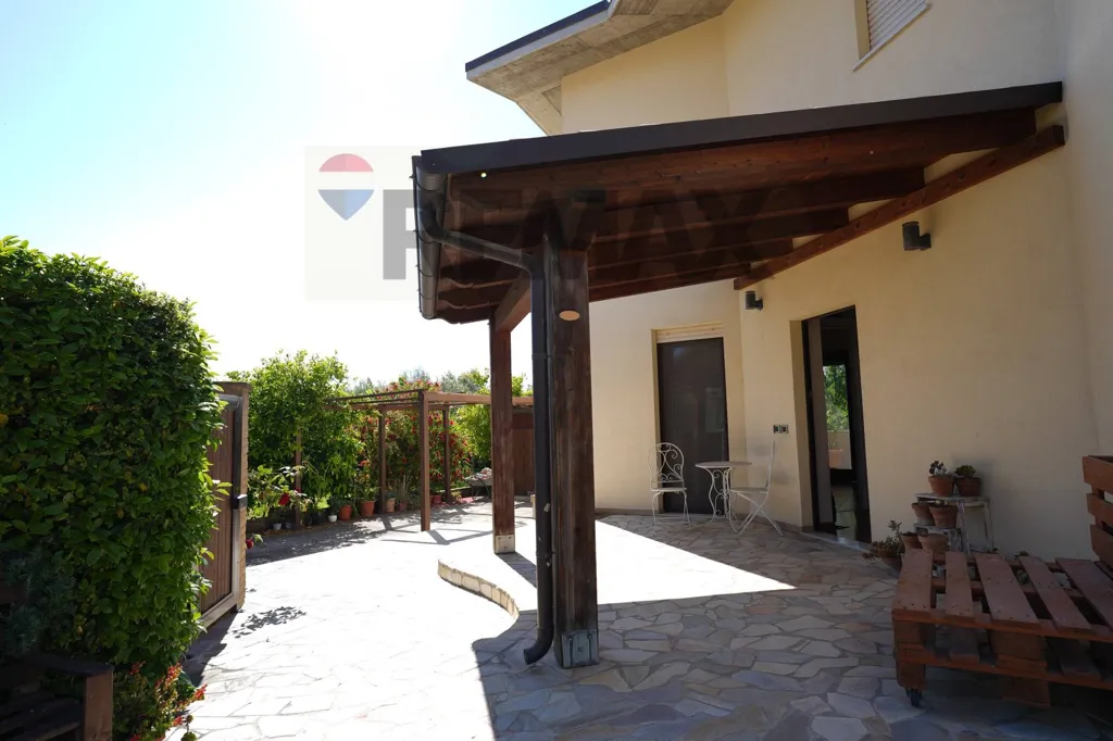 Terrace - Bifamiliar Villa with Garden in Lanciano