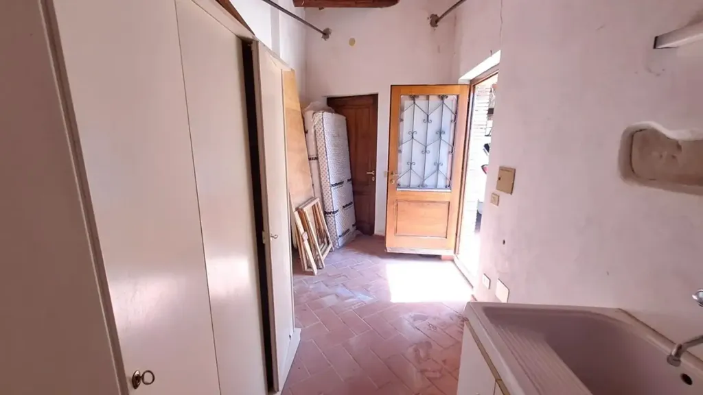 Salles de bain - Rustic-Style Terraced Apartment near Castellina
