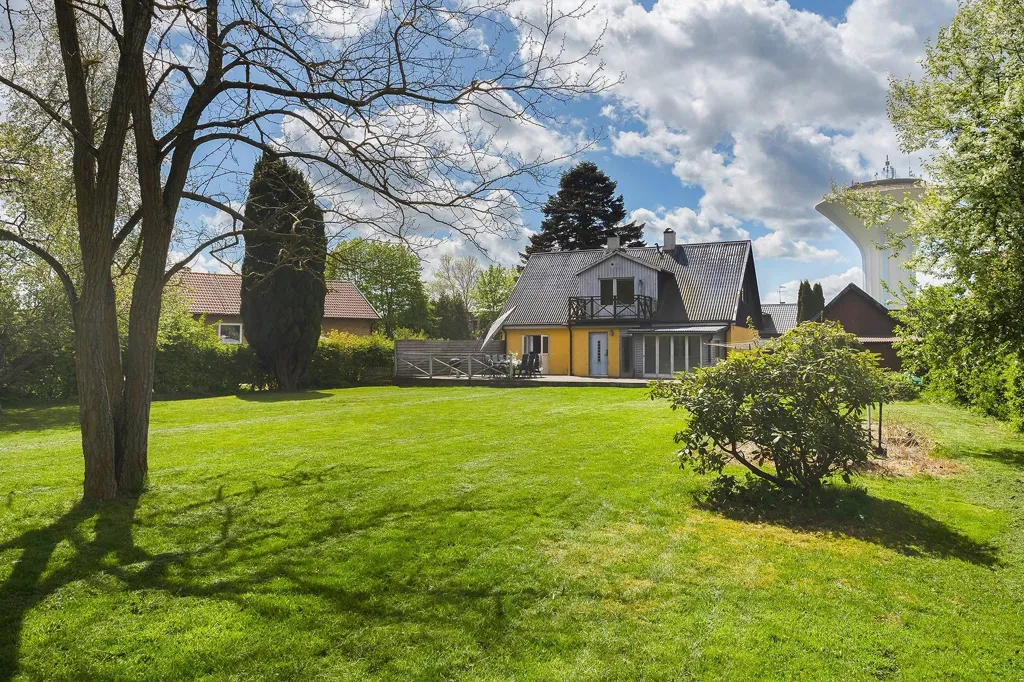 Aed - Charming 1900s Villa with Garden in Bjuv
