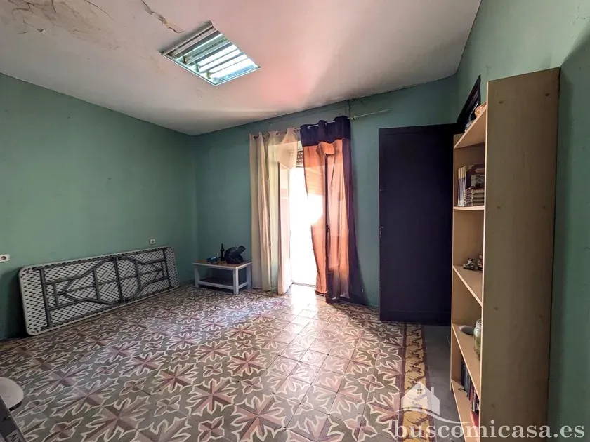 Magamistoad - Commercial Building with Terrace in Linares