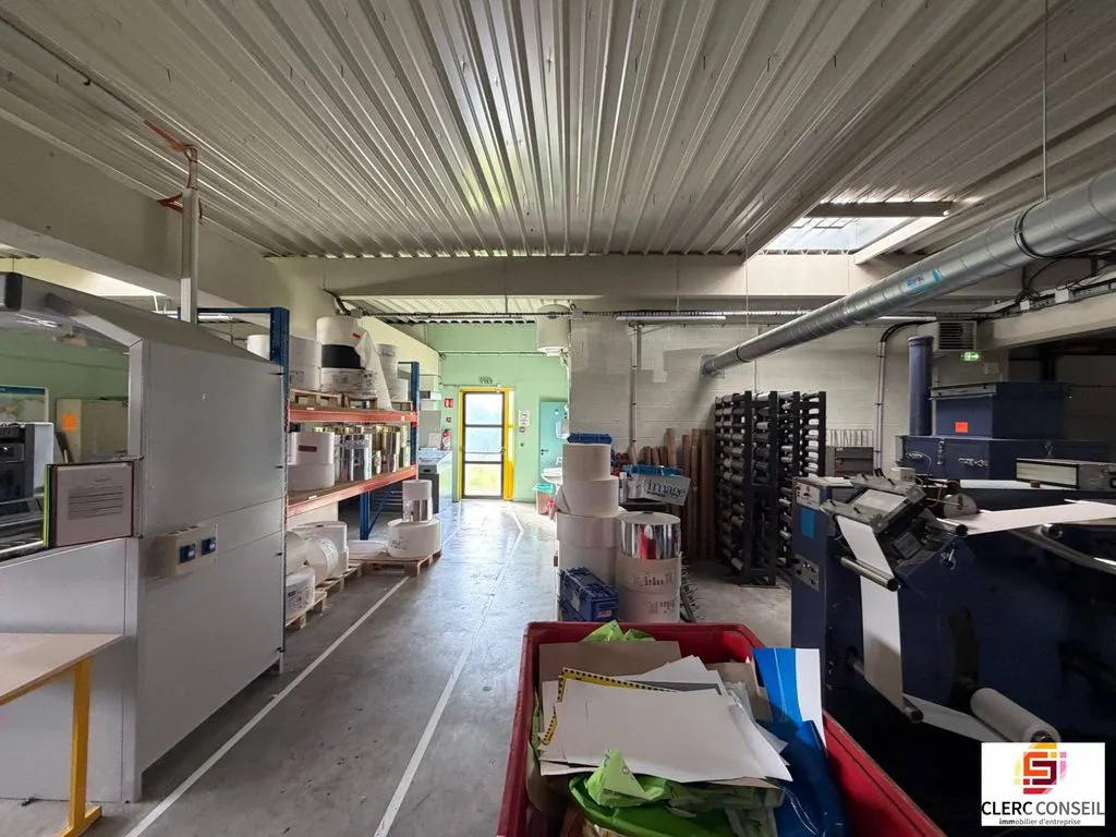 Pièces - Bureaux Mixtes dans le Centre de Mont-Saint-Aignan