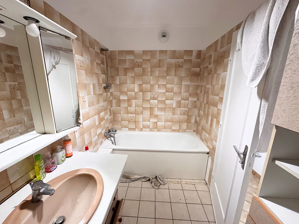 Bagni - 4-Piece Flat with Balcony in Viry-Châtillon